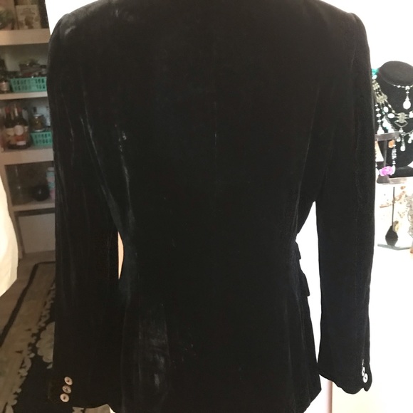 French silk and rayon authentic velvet blazer with superior tailoring. - Picture 5 of 5